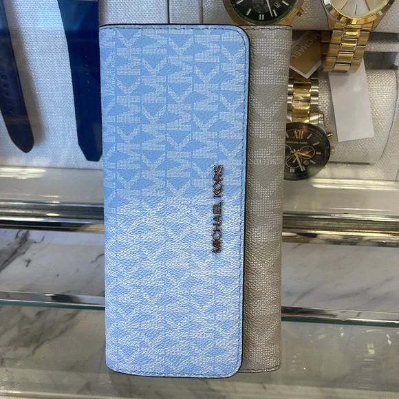Michael Kors Jet Set Travel Signature Logo Tri-Fold WalletCOLOR LT SKY MLTNWT